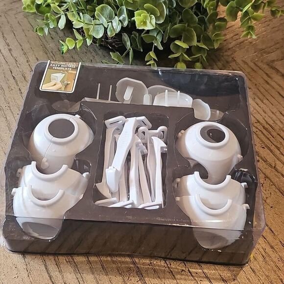 Baby locks open box never used - Picture 3 of 3